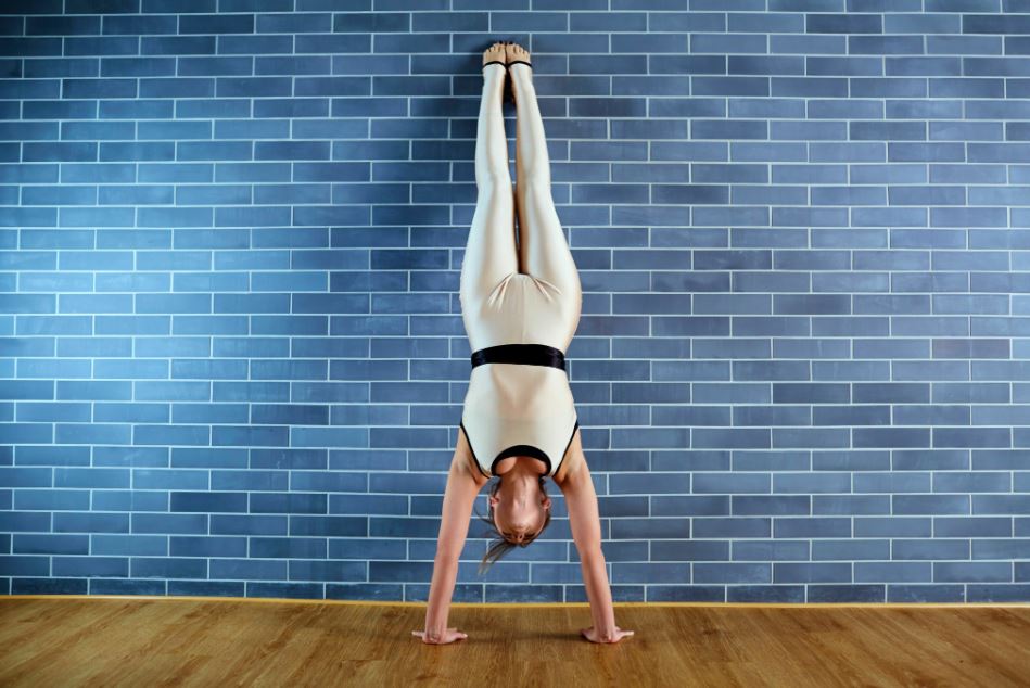 how to do a headstand against a wall for beginners